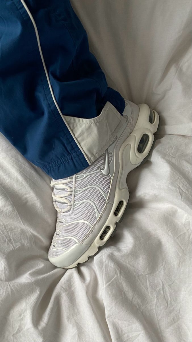 NIKE AIR MAX PLUS