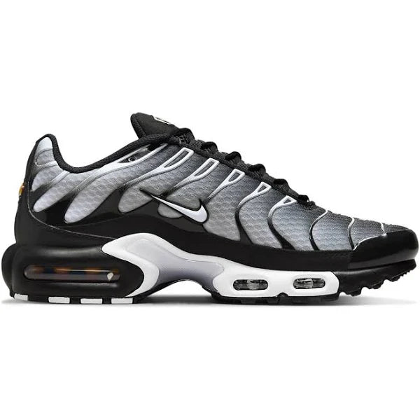 NIKE AIR MAX PLUS "BLACK METALLIC SILVER"